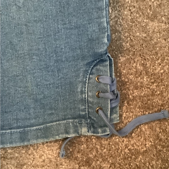 Alia Bermuda Jean shorts 10P - Picture 4 of 5